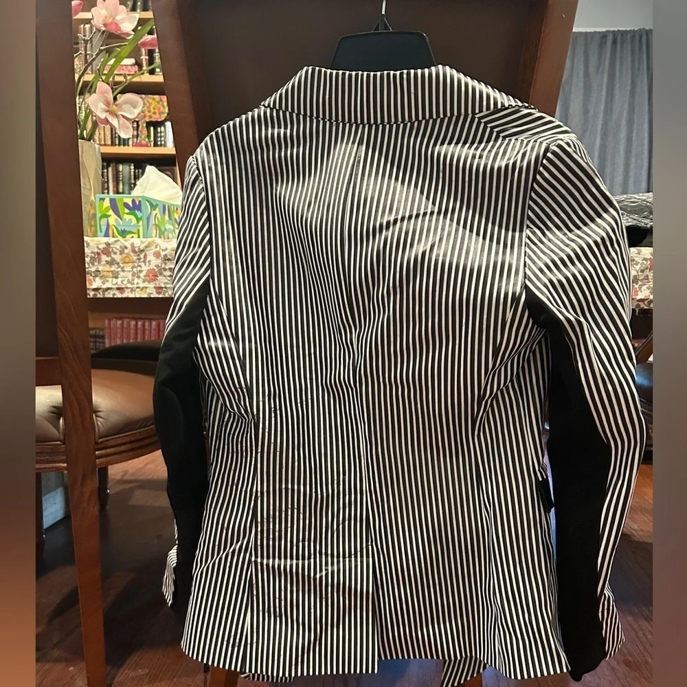 Runway New York NWT Blazer Size Small